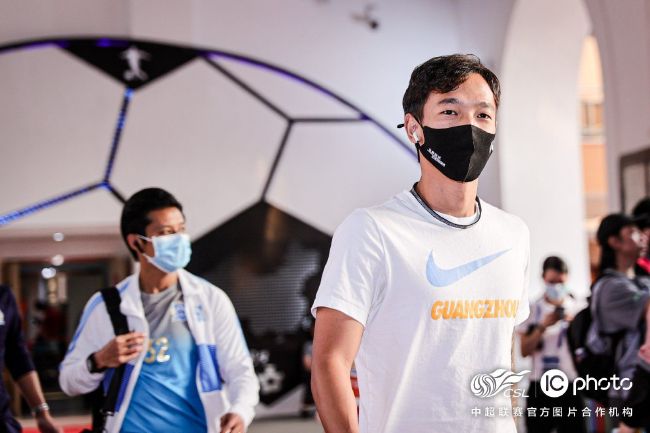 不过《全市场》指出，美职联愿意把球员租借给尤文到意甲本赛季结束，随后贝尔纳代斯基重返多伦多FC，继续踢满两个财年，这样就可以避免补缴税款的问题。
